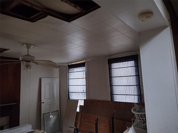 5th image of 835 McLaran Ave
