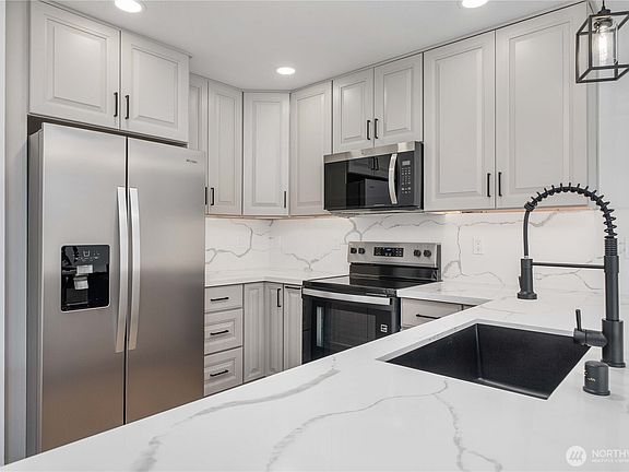 5th image of 441 Chestnut Street