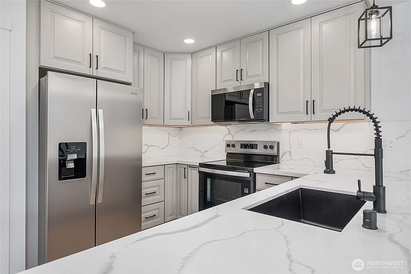 5th image of 441 Chestnut Street