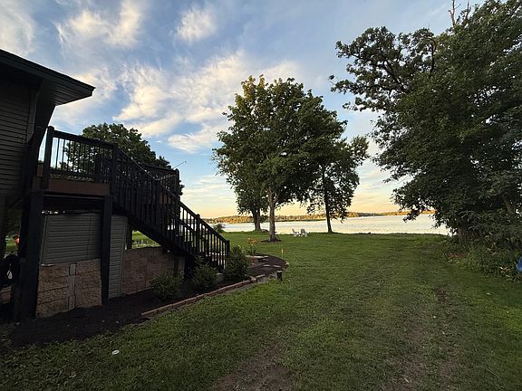 Flat walk to the lake