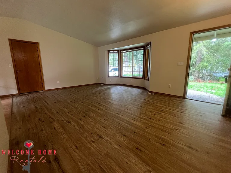 17819 Upland Dr SE — Photo 6