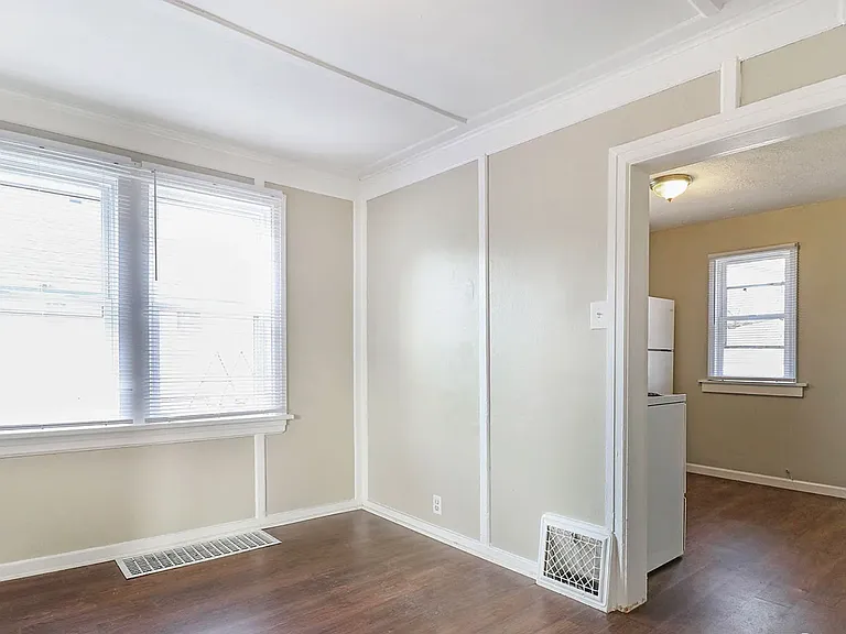 405 E Woodside St — Photo 5