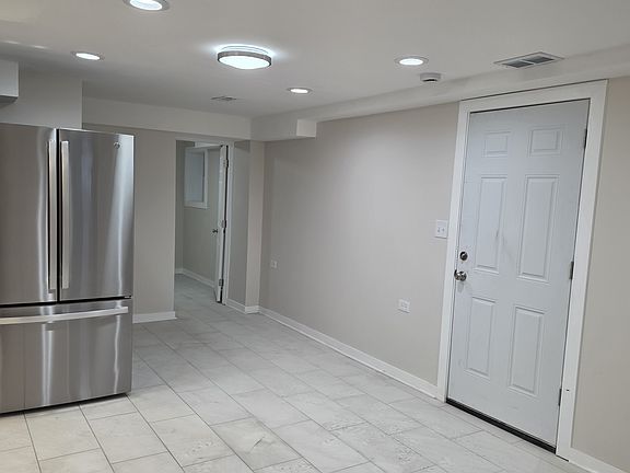 3rd image of 2637 W Winona St #3