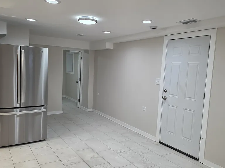 2637 W Winona St #3 — Photo 3