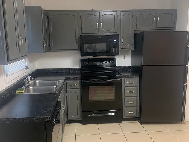 447 Palace Ave — Photo 3