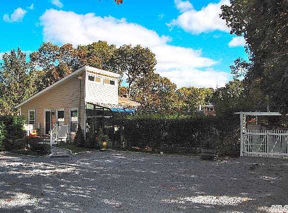 5th image of 14 Hollyoak Ave