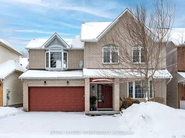 18 Oakham Rdg, Ottawa, ON K2K 3B3