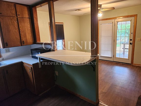 5th image of 2309 E Cypress Ave