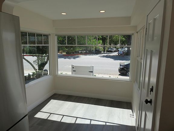 Eat-In Kitchen