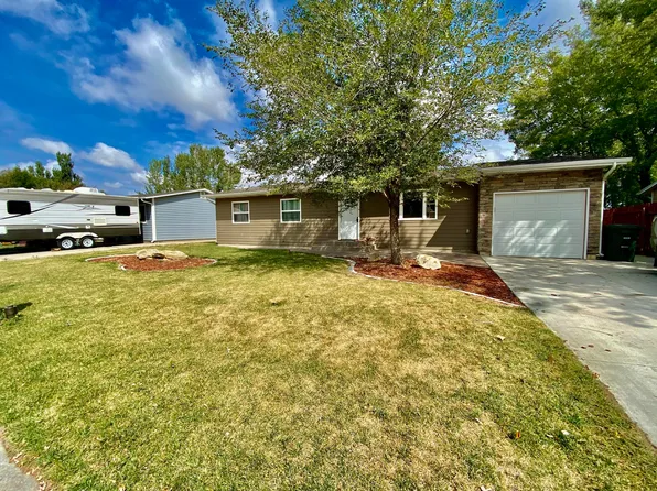 1616 Cimarron Dr, Gillette, WY 82716