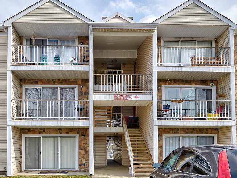 61 Aspen Ct — Photo 1