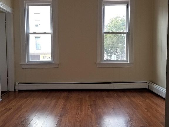 3rd image of 474 W Side Ave