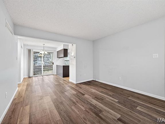 5th image of 2282 Highland Hill Dr