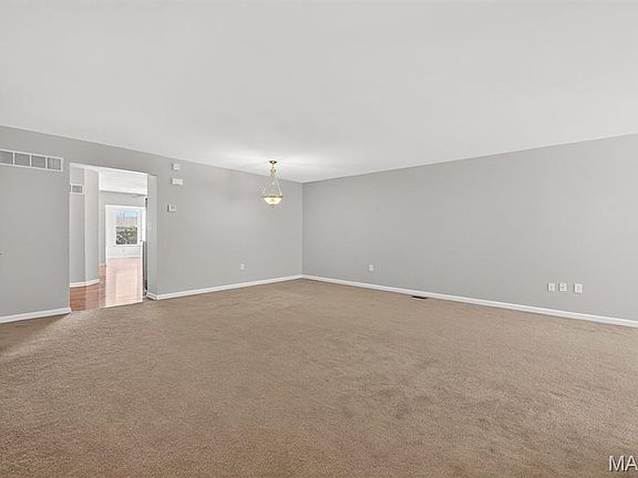 5th image of 144 Carytown Ln