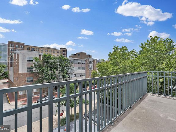 5th image of 502 W Broad St APT 413