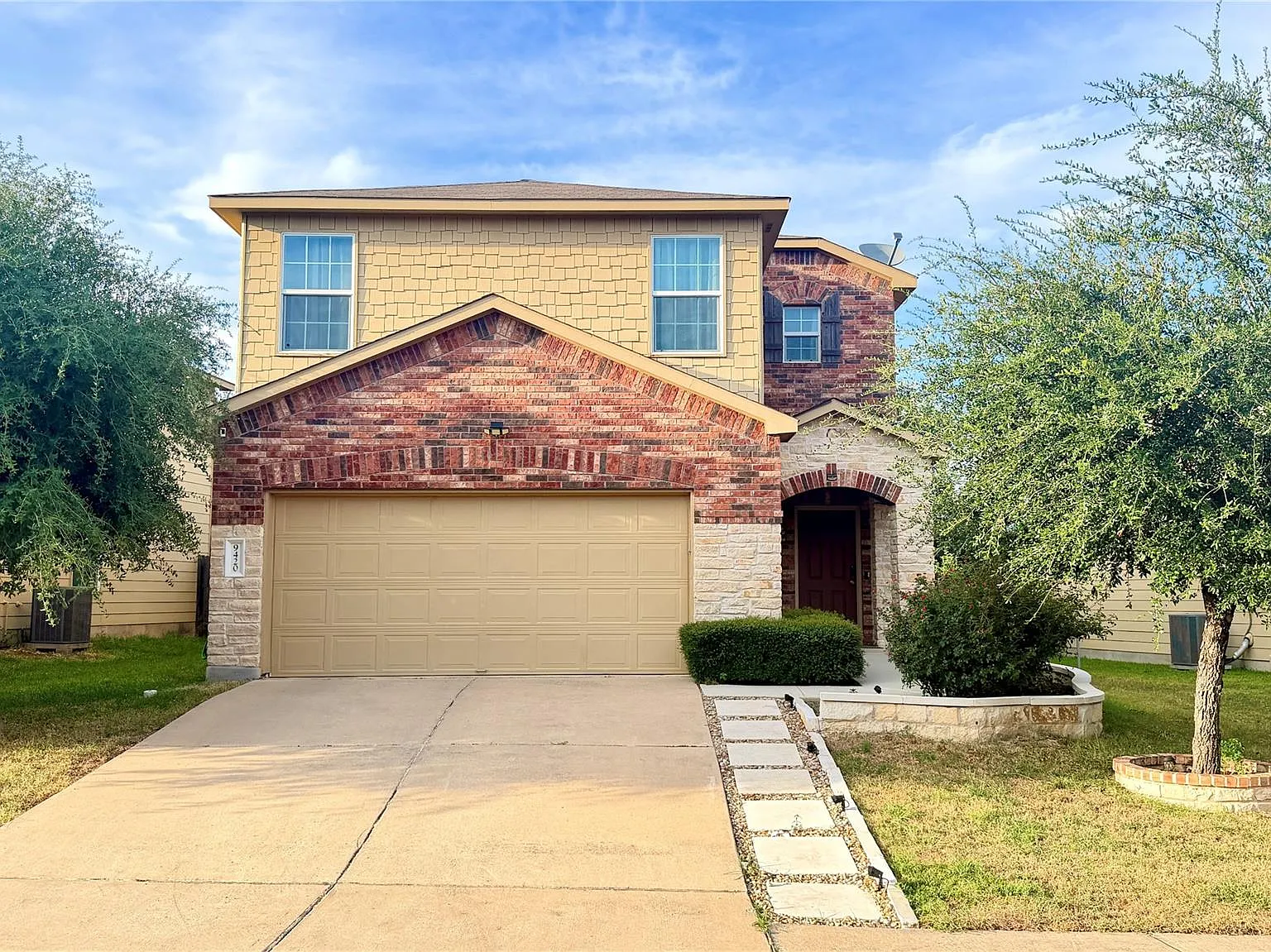 3 bed, 2.5 bath, 1652 sqft, $2,200 — Photo 1