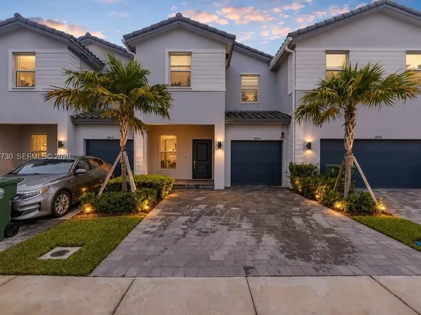 18414 SW 2nd St, Hollywood, FL 33029