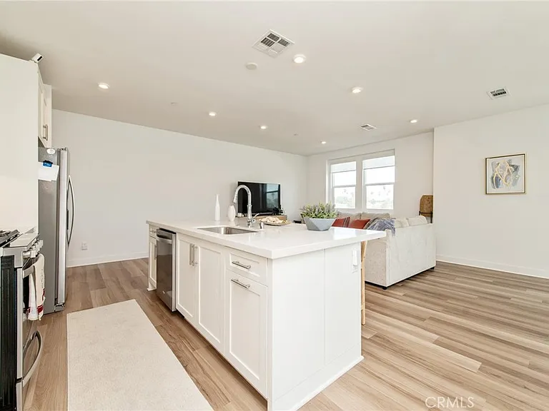 1515 W Bushell St — Photo 21