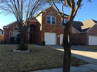 319 Mary Pat Dr, Grand Prairie, TX 75052