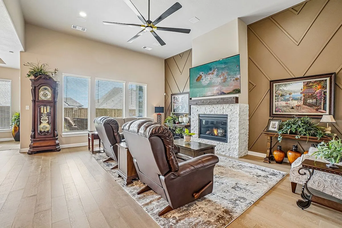 3 bed, 3.0 bath, 2824 sqft, $3,500 — Photo 4