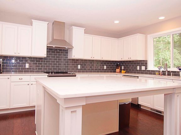 4th image of 13457 Stafford Dr