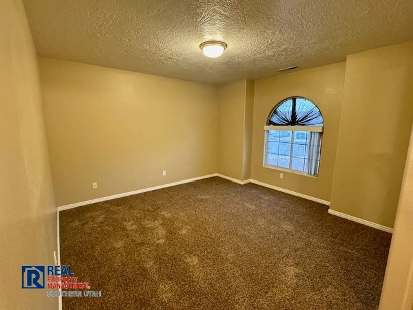 4 Bedroom Home — Photo 2