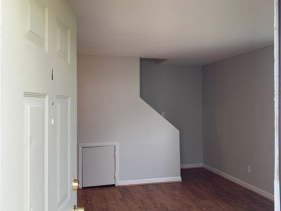 2nd image of 1427 Cherrycrest Dr