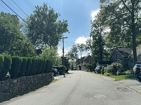 4th image of 102 E Shore Rd