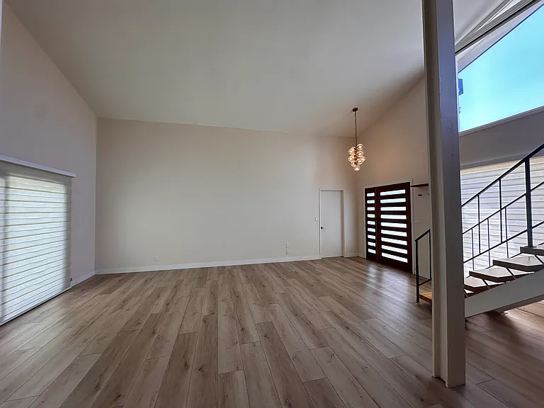 421 Larry Ln — Photo 3