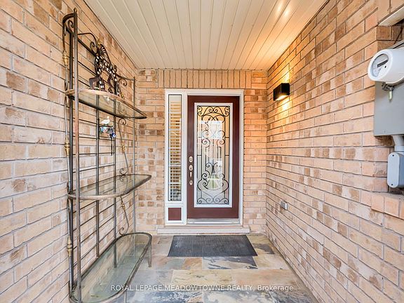 2nd image of 70 Betterton Cres