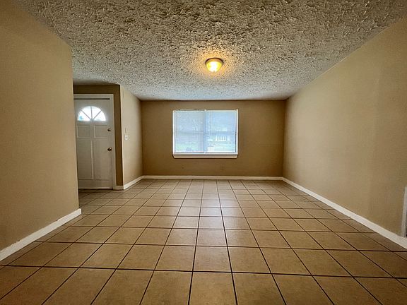 2nd image of 5051 Doncaster Ave