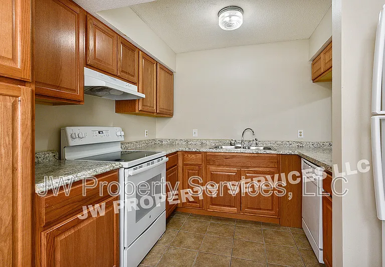 309 Lilac St — Photo 5