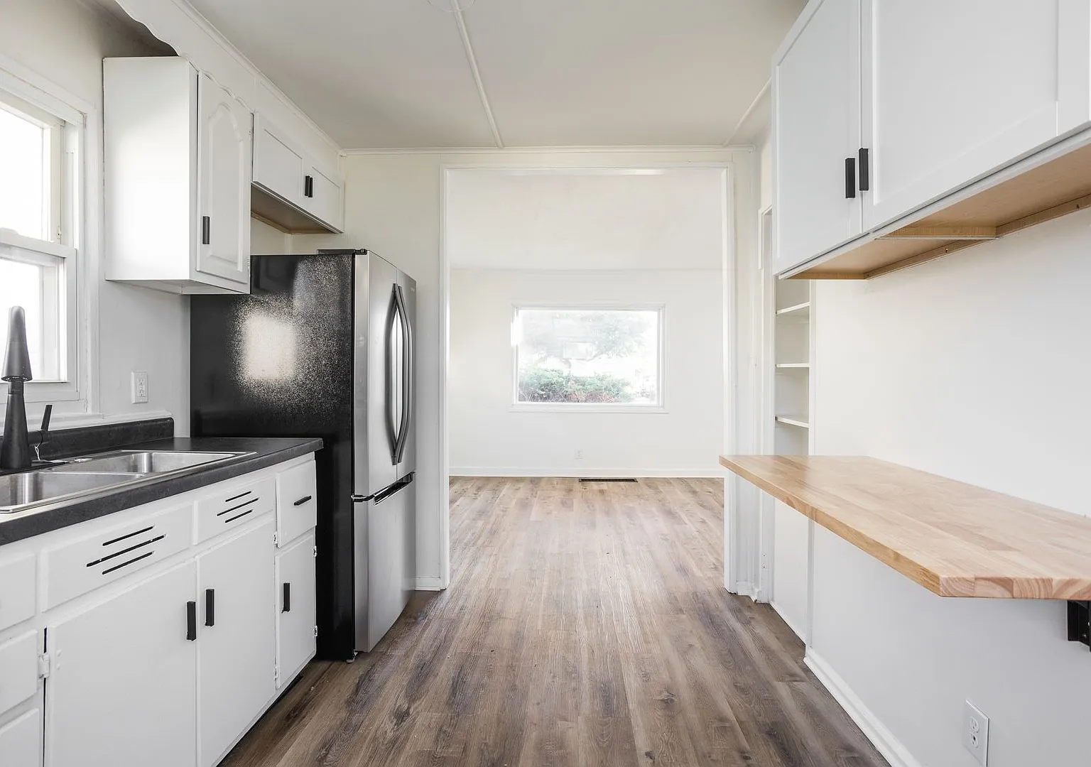 Newly Renovated 2 bed 1 bath unit. — Photo 1