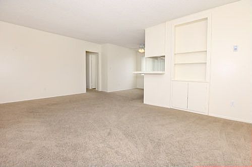 4th image of 1029 N Mollison Ave APT 14