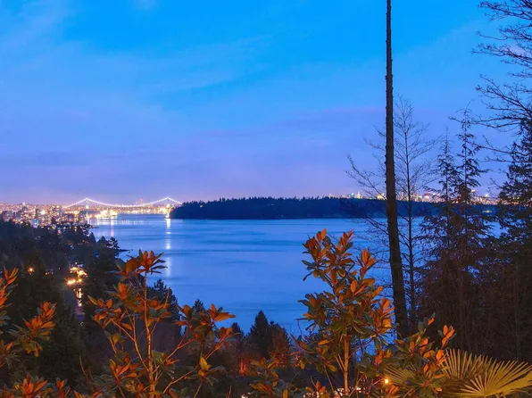 460 Westholme Rd, West Vancouver, BC V7V 2N1