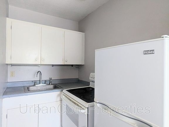4th image of 421 18th Ave N #421