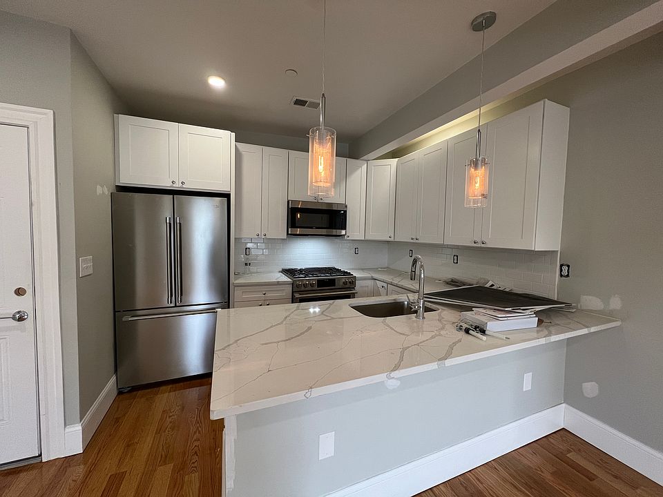 2nd image of 73 Pearl St #U1