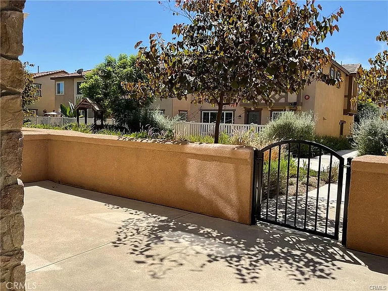 470 Prosperity Dr — Photo 3