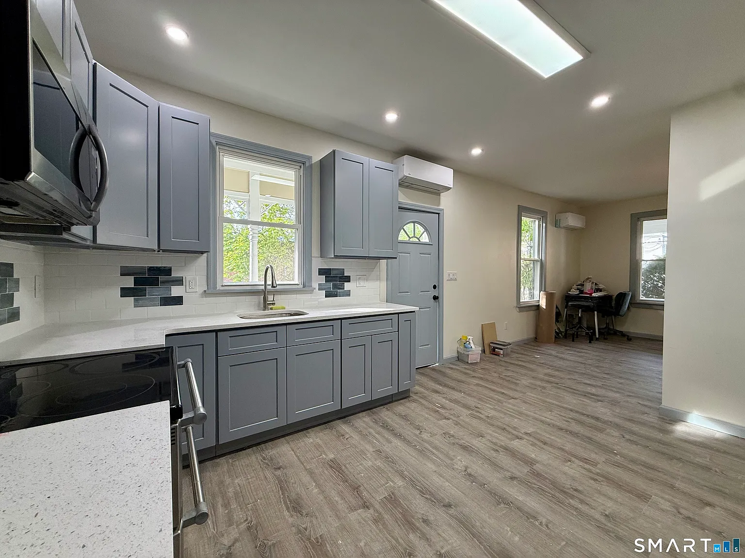 5 bed, 2.0 bath, 1100 sqft, $3,300 — Photo 3