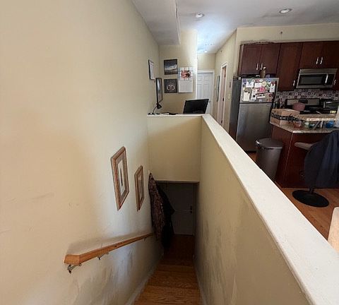 3rd image of 827 Corinthian Ave Unit 3