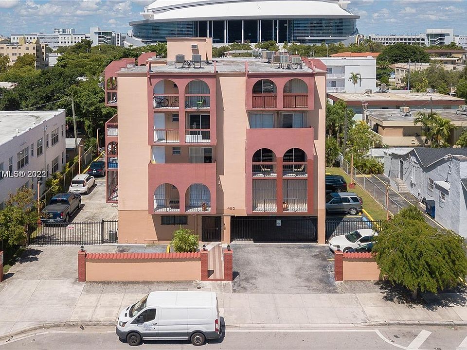 On major bus route, near Marlin stadium, major freeways, stores, restaurants, services