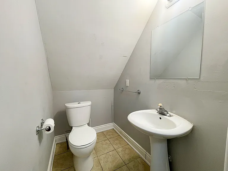 7 Rutherford Ave #2 — Photo 18