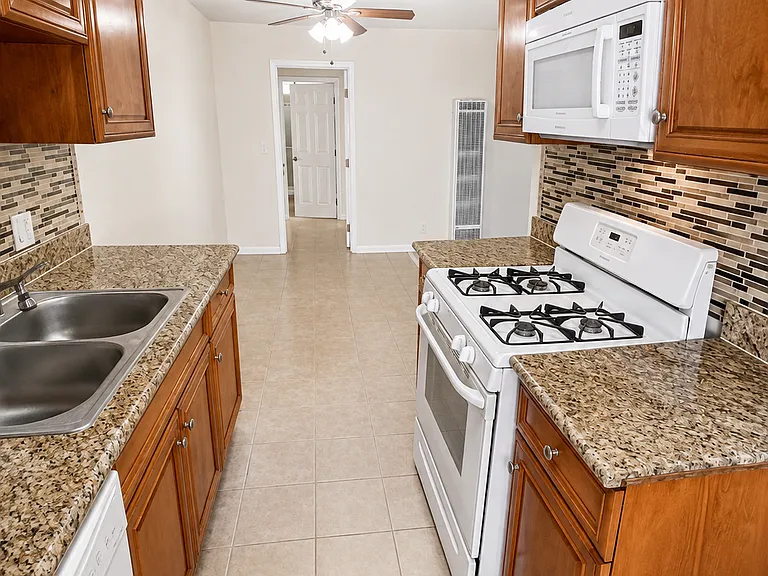 7043 Alabama Ave #204 — Photo 11