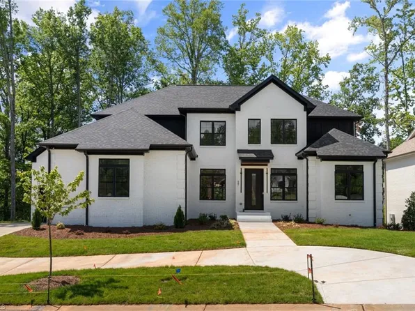 987 Maple Chase Rd, Winston Salem, NC 27106