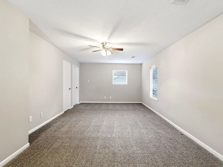 6307 Jadecrest Dr — Photo 32