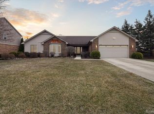 17108 Maple Hill Dr, Northville, MI