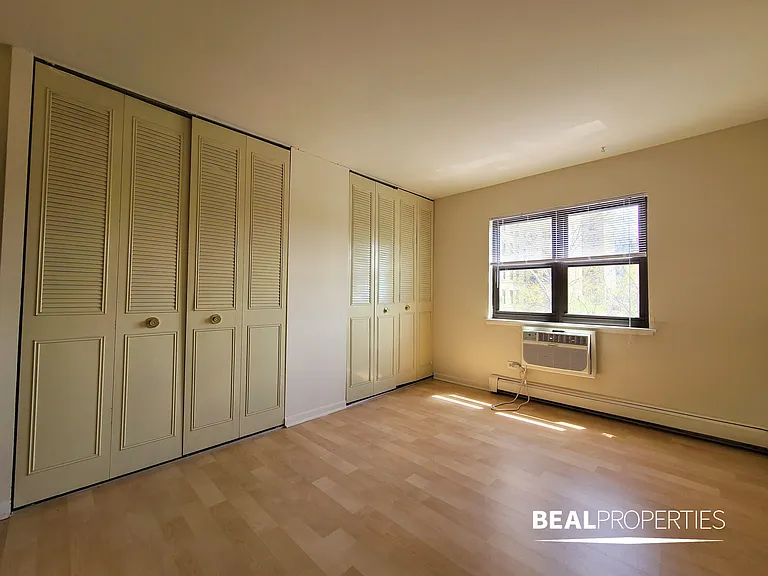 445 W Barry — Photo 108