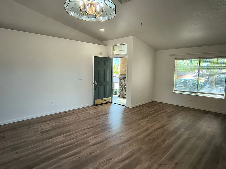 6968 Sunridge Dr — Photo 18