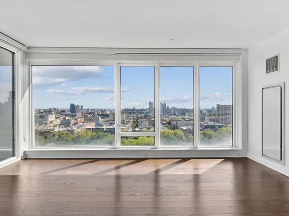 400 West 113th Street image 3 of 33