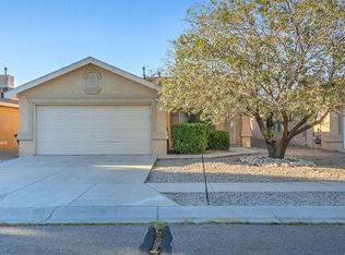 7816 Crepe Myrtle Rd SW, Albuquerque, NM 87121